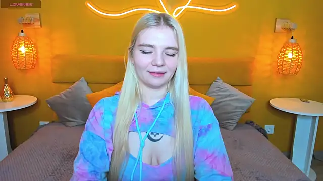 Snapshot of RuthBryant chatting on 11-09-25, 01:04 RuthBryant online show from 11-09-25, 01:04