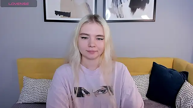 Snapshot of RuthBryant chatting on 11-14-25, 01:26 RuthBryant online show from 11-14-25, 01:26