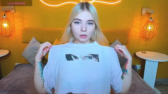 Snapshot of RuthBryant chatting on 11-21-25, 12:32 RuthBryant online show from 11-21-25, 12:32