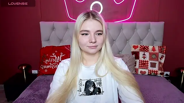 Snapshot of RuthBryant chatting on 12-01-25, 12:37 RuthBryant online show from 12-01-25, 12:37