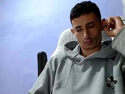 Snapshot of Damartinez27 chatting on 12-19-25, 03:30 Damartinez27 online show from 12-19-25, 03:30