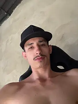 Snapshot of Damartinez27 chatting on 01-14-26, 09:42 Damartinez27 online show from 01-14-26, 09:42