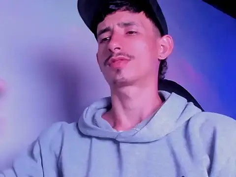 Snapshot of Damartinez27 chatting on 03-04-26, 08:42 Damartinez27 online show from 03-04-26, 08:42