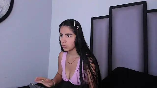 Lucy-23 online show from 11-19-25, 04:12