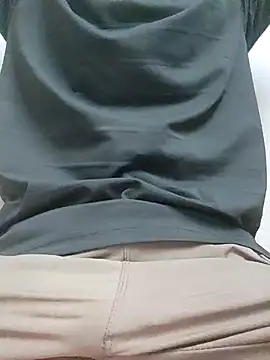 Snapshot of coupleyug chatting on 12-21-25, 10:33 coupleyug online show from 12-21-25, 10:33