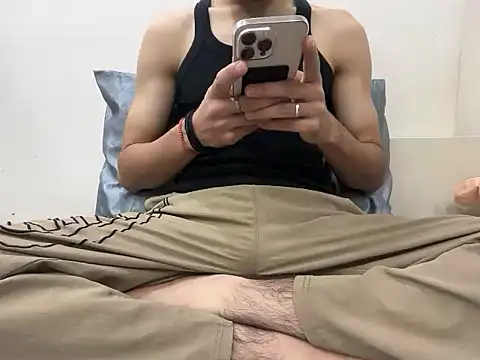 Snapshot of coupleyug chatting on 02-04-26, 12:22 coupleyug online show from 02-04-26, 12:22