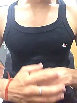 Snapshot of coupleyug chatting on 03-13-26, 11:39 coupleyug online show from 03-13-26, 11:39