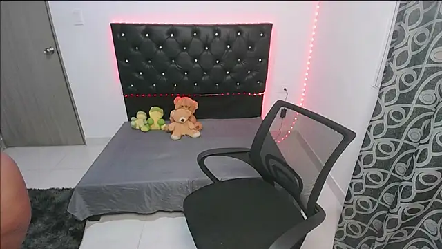 Snapshot of niiky_68 chatting on 10-04-25, 06:33 niiky 68 online show from 10-04-25, 06:33