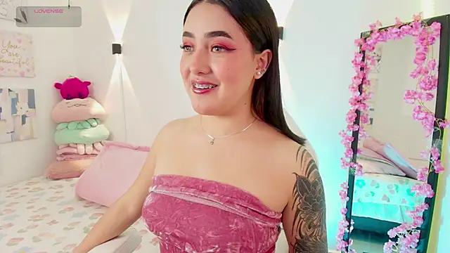 Snapshot of justonecute chatting on 09-23-25, 02:14 justonecute online show from 09-23-25, 02:14