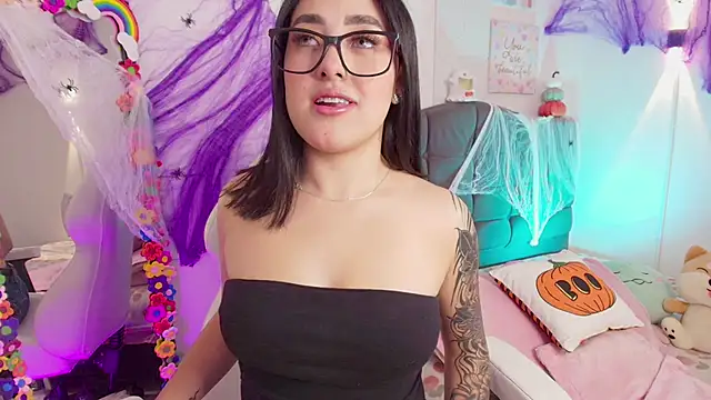 Snapshot of justonecute chatting on 10-05-25, 11:24 justonecute online show from 10-05-25, 11:24