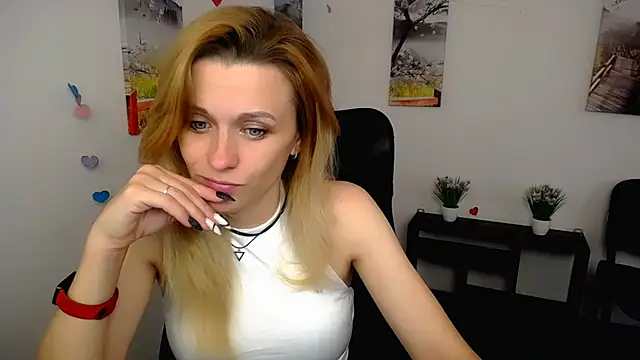 Snapshot of PeppyMia chatting on 11-08-25, 07:52 PeppyMia online show from 11-08-25, 07:52