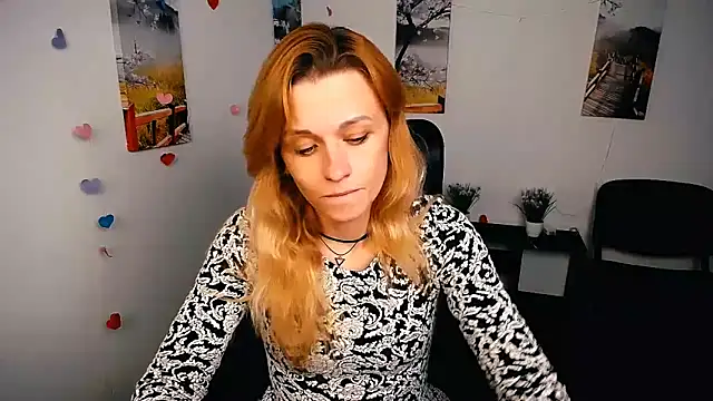 Snapshot of PeppyMia chatting on 11-13-25, 10:14 PeppyMia online show from 11-13-25, 10:14