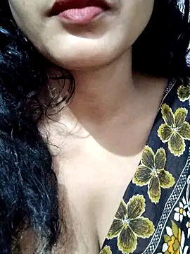 Snapshot of spicysuhana chatting on 09-15-25, 11:49 spicysuhana online show from 09-15-25, 11:49