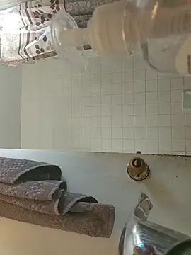 Snapshot of _she_was_a_fairy chatting on 10-09-25, 01:31 she was a fairy online show from 10-09-25, 01:31