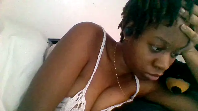 Snapshot of _she_was_a_fairy chatting on 12-02-25, 02:01 she was a fairy online show from 12-02-25, 02:01