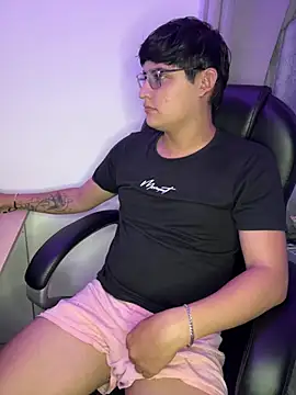 yesitwink  online show from 04-11-26, 03:44