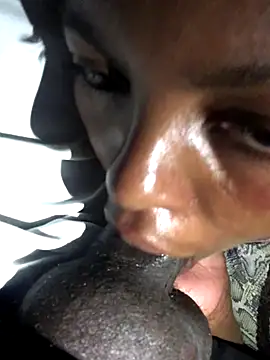 Snapshot of ffinegirl chatting on 10-30-25, 08:09 ffinegirl online show from 10-30-25, 08:09