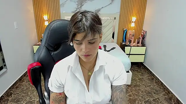 Snapshot of KAROLLJONES1 chatting on 10-30-25, 07:36 KAROLLJONES1 online show from 10-30-25, 07:36