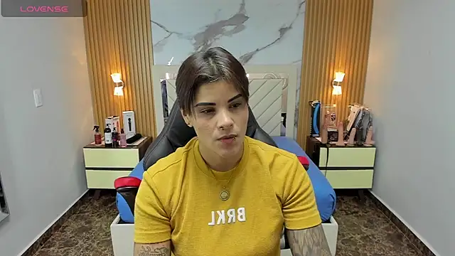 Snapshot of KAROLLJONES1 chatting on 11-04-25, 07:13 KAROLLJONES1 online show from 11-04-25, 07:13