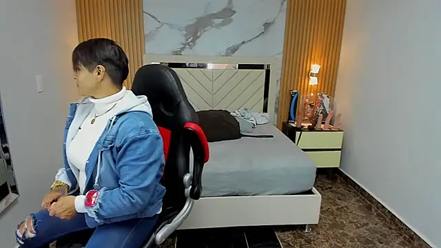 Snapshot of KAROLLJONES1 chatting on 11-13-25, 07:35 KAROLLJONES1 online show from 11-13-25, 07:35