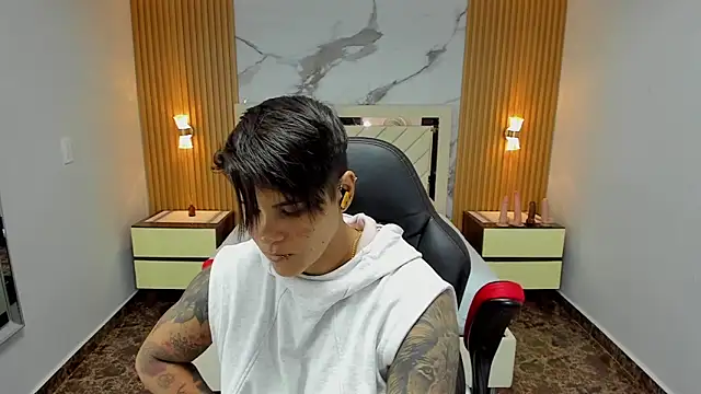 Snapshot of KAROLLJONES1 chatting on 11-16-25, 07:08 KAROLLJONES1 online show from 11-16-25, 07:08