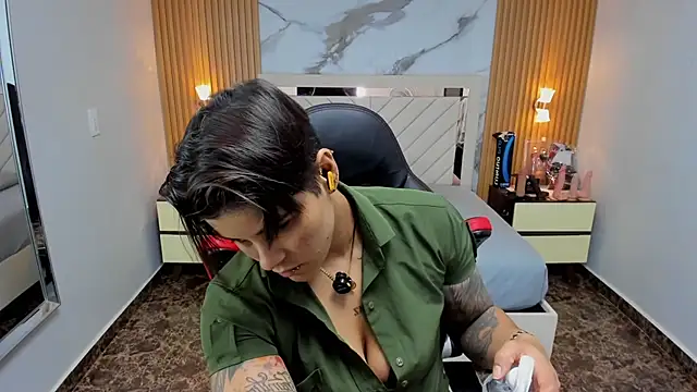 Snapshot of KAROLLJONES1 chatting on 11-22-25, 07:46 KAROLLJONES1 online show from 11-22-25, 07:46