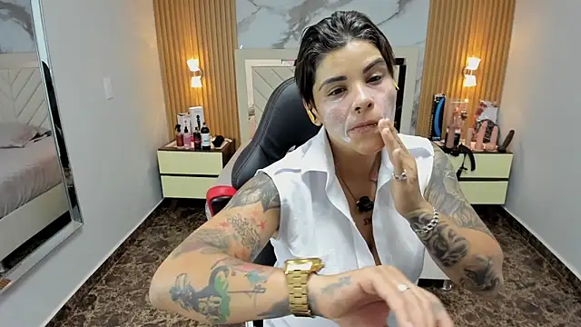 Snapshot of KAROLLJONES1 chatting on 11-24-25, 07:35 KAROLLJONES1 online show from 11-24-25, 07:35