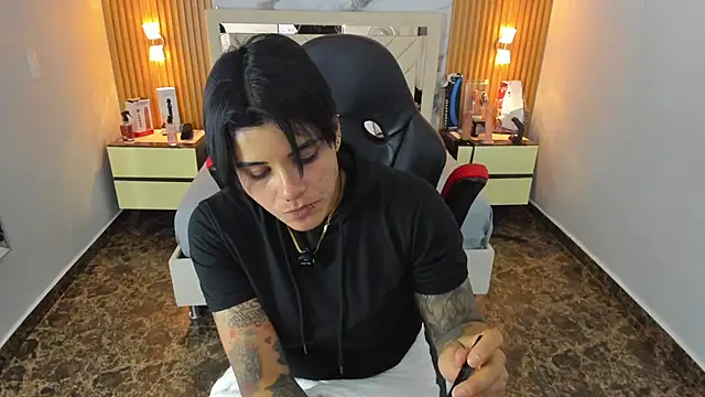 Snapshot of KAROLLJONES1 chatting on 12-13-25, 07:53 KAROLLJONES1 online show from 12-13-25, 07:53