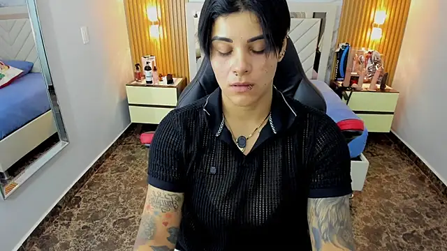 Snapshot of KAROLLJONES1 chatting on 12-15-25, 07:40 KAROLLJONES1 online show from 12-15-25, 07:40