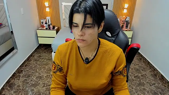 Snapshot of KAROLLJONES1 chatting on 12-17-25, 07:20 KAROLLJONES1 online show from 12-17-25, 07:20