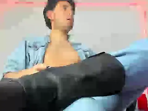 Snapshot of Alexxx_savage chatting on 03-25-26, 02:39 Alexxx savage online show from 03-25-26, 02:39