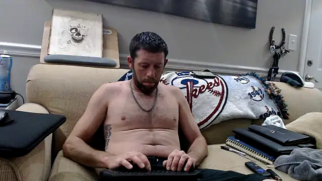 Snapshot of JM71325 chatting on 05-05-26, 04:42 JM71325 online show from 05-05-26, 04:42