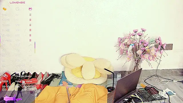 Snapshot of Solsken_ chatting on 10-10-25, 08:35 Solsken online show from 10-10-25, 08:35