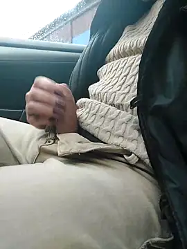 Snapshot of lynxman chatting on 12-17-25, 12:44 lynxman online show from 12-17-25, 12:44