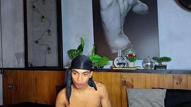 Snapshot of AlanCutee chatting on 05-06-26, 12:10 AlanCutee online show from 05-06-26, 12:10