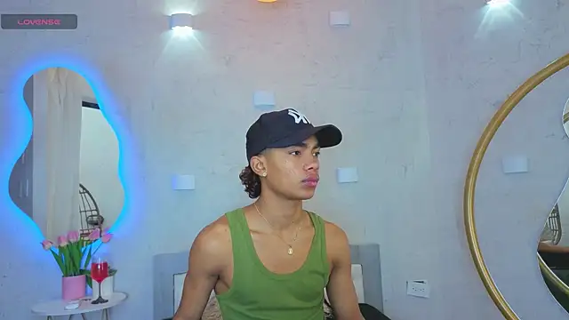 Snapshot of AlanCutee chatting on 05-17-26, 01:51 AlanCutee online show from 05-17-26, 01:51