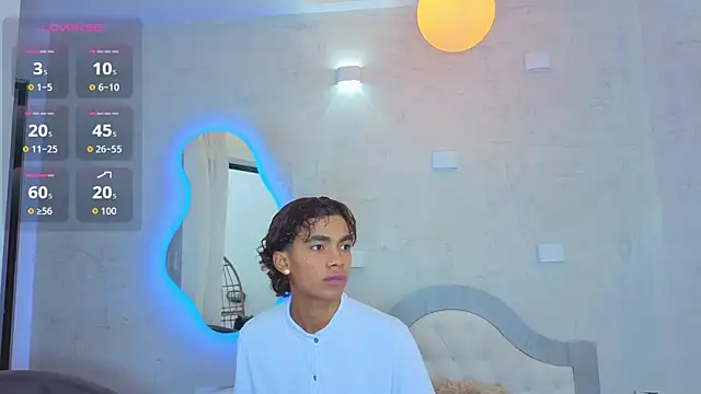 Snapshot of AlanCutee chatting on 05-19-26, 12:44 AlanCutee online show from 05-19-26, 12:44