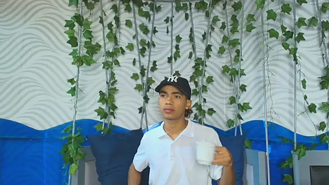 Snapshot of AlanCutee chatting on 05-30-26, 12:57 AlanCutee online show from 05-30-26, 12:57