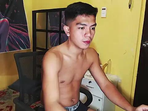 Snapshot of Hunky_paul chatting on 12-15-25, 08:24 Hunky paul online show from 12-15-25, 08:24