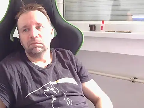 Snapshot of kristianss08 chatting on 04-14-26, 08:20 kristianss08 online show from 04-14-26, 08:20