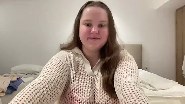 Snapshot of Alice898 chatting on 09-11-25, 06:19 Alice898 online show from 09-11-25, 06:19