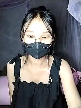 Snapshot of saronla_03 chatting on 10-31-25, 04:30 saronla 03 online show from 10-31-25, 04:30