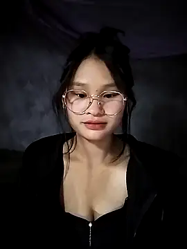 Snapshot of saronla_03 chatting on 11-24-25, 03:23 saronla 03 online show from 11-24-25, 03:23