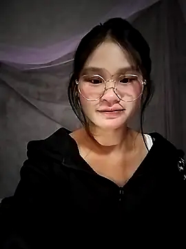 Snapshot of saronla_03 chatting on 11-29-25, 06:00 saronla 03 online show from 11-29-25, 06:00