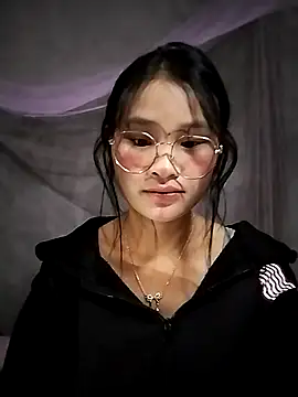 Snapshot of saronla_03 chatting on 12-04-25, 07:17 saronla 03 online show from 12-04-25, 07:17