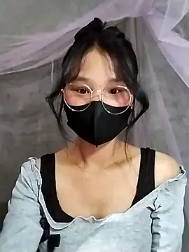 Snapshot of saronla_03 chatting on 12-13-25, 08:04 saronla 03 online show from 12-13-25, 08:04