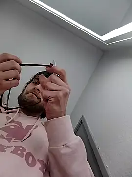 Snapshot of high3ndlowlife chatting on 11-02-25, 05:32 high3ndlowlife online show from 11-02-25, 05:32