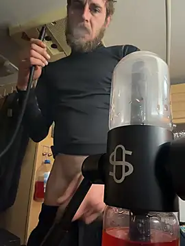 Snapshot of high3ndlowlife chatting on 12-14-25, 05:51 high3ndlowlife online show from 12-14-25, 05:51