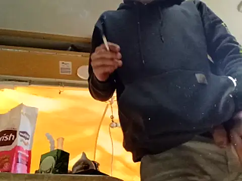 Snapshot of high3ndlowlife chatting on 12-16-25, 05:40 high3ndlowlife online show from 12-16-25, 05:40