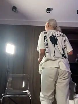 Snapshot of ElsaSinn chatting on 11-05-25, 03:39 ElsaSinn online show from 11-05-25, 03:39